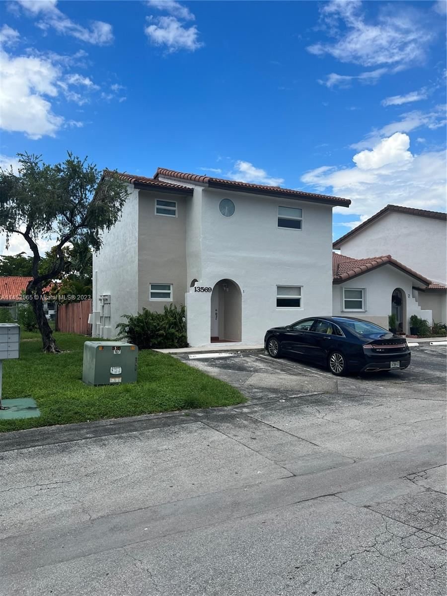 Real estate property located at 13569 62nd St #1, Miami-Dade County, LAMBIANCE TOWNHOMES KENDA, Miami, FL