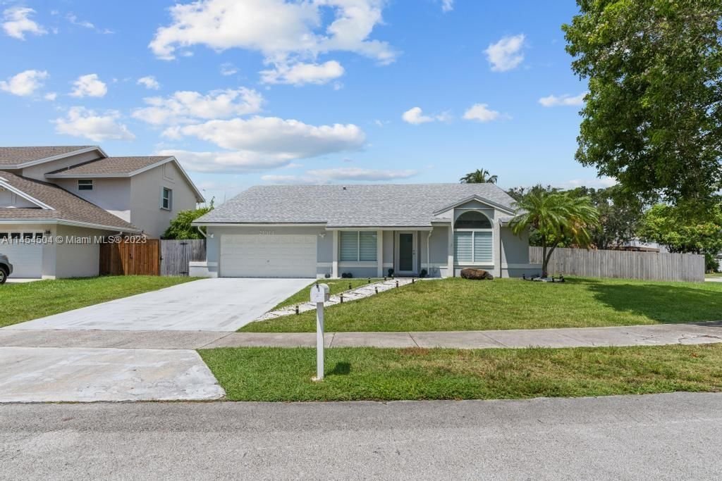 Real estate property located at 21914 97th Pl, Miami-Dade County, LAKES BY THE BAY SEC 4, Cutler Bay, FL