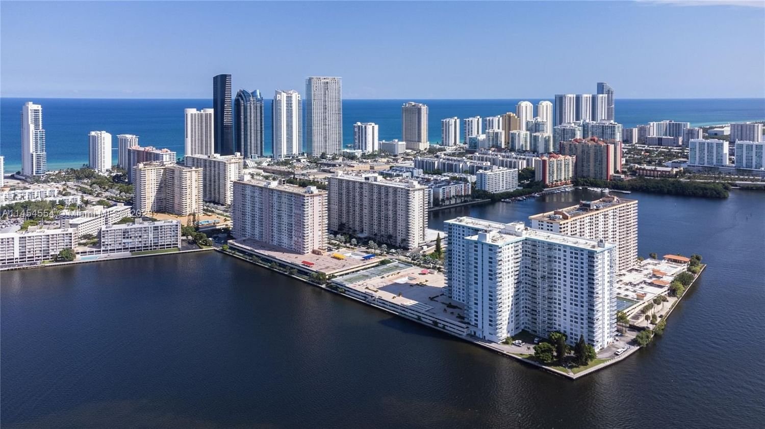 Real estate property located at 251 174th St #1712, Miami-Dade County, WINSTON TOWERS 200, Sunny Isles Beach, FL