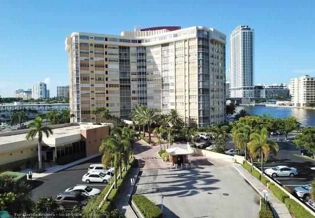 Real estate property located at 100 Golden Isles Dr #1214, Broward County, LAKE POINT TOWER CONDOMIN, Hallandale Beach, FL