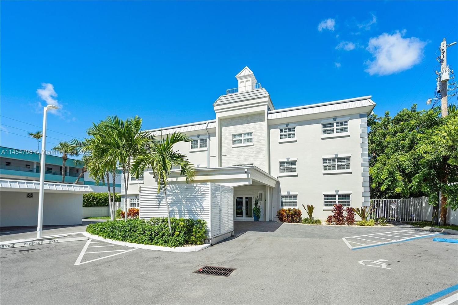 Real estate property located at 1439 Ocean Blvd #203, Broward County, Lauderdale By The Sea, FL