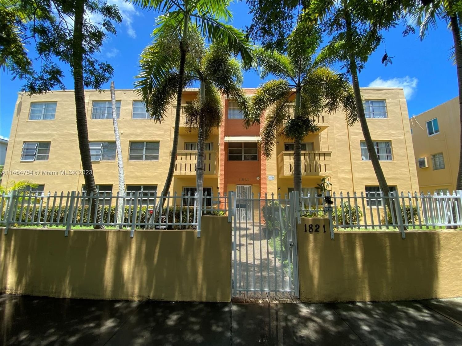 Real estate property located at 1821 168th St A3, Miami-Dade County, THE PALMS 51 CONDO, North Miami Beach, FL