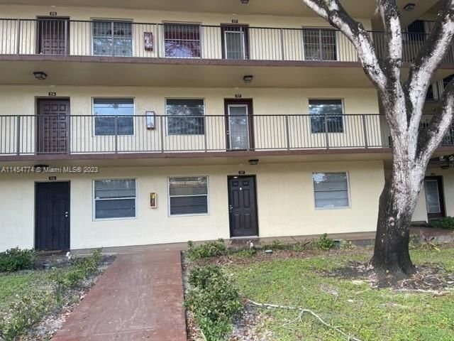 Real estate property located at 3161 47th Ter #117, Broward County, Lauderdale Lakes, FL