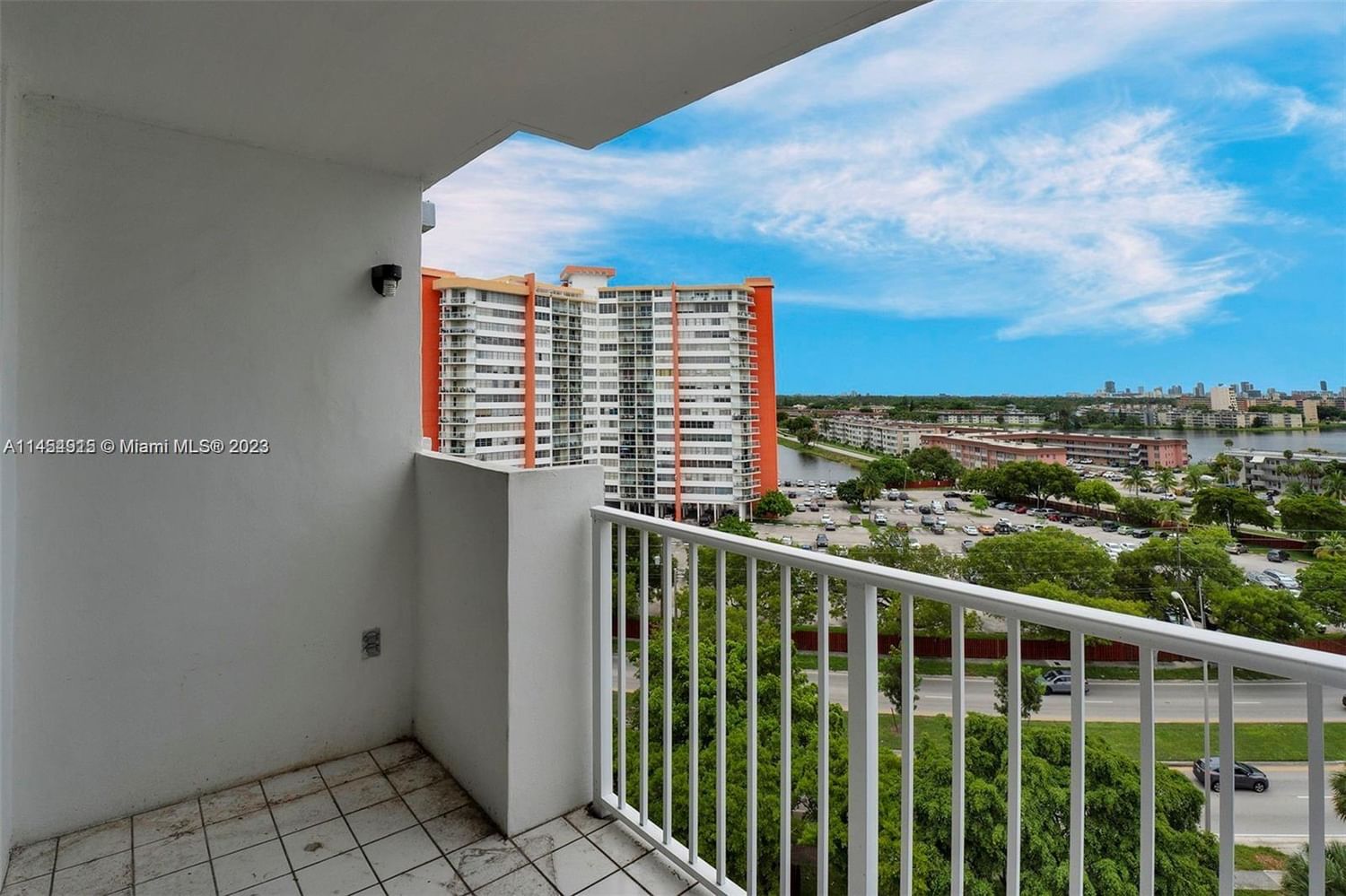 Real estate property located at 1300 Miami Gardens Dr #1010E, Miami-Dade County, Miami, FL