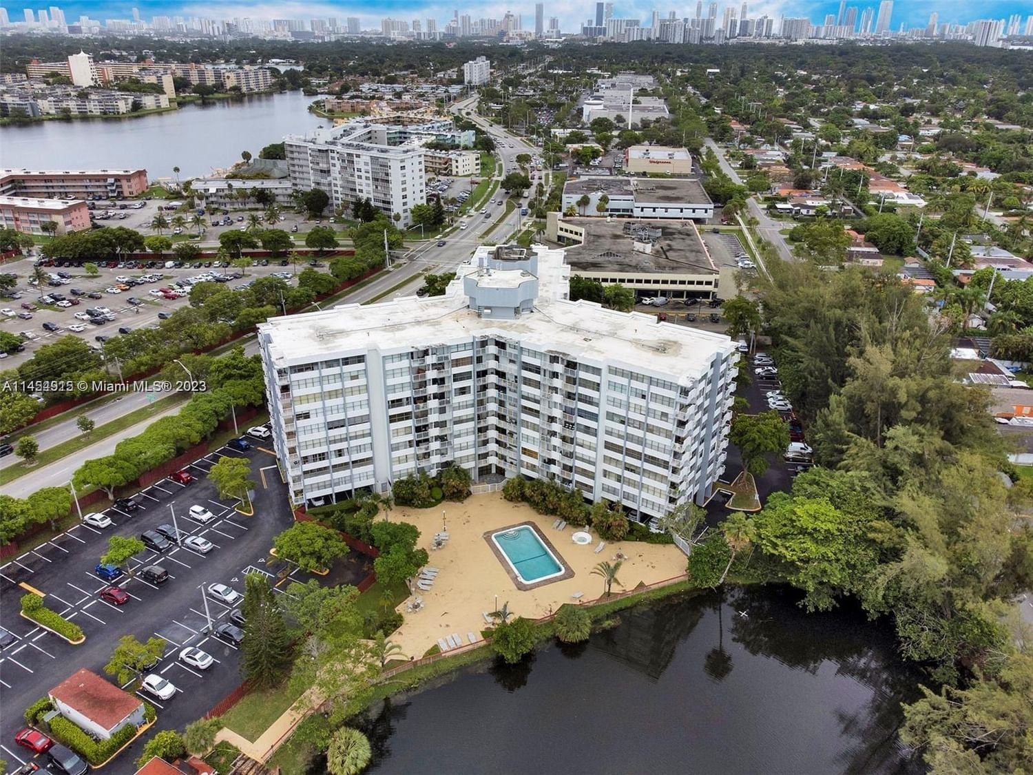 Real estate property located at 1300 Miami Gardens Dr #1010E, Miami-Dade County, Miami, FL