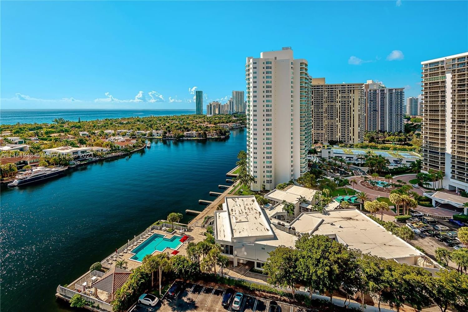 Real estate property located at 20515 Country Club Dr #2048, Miami-Dade County, WATERVIEW CONDO, Aventura, FL