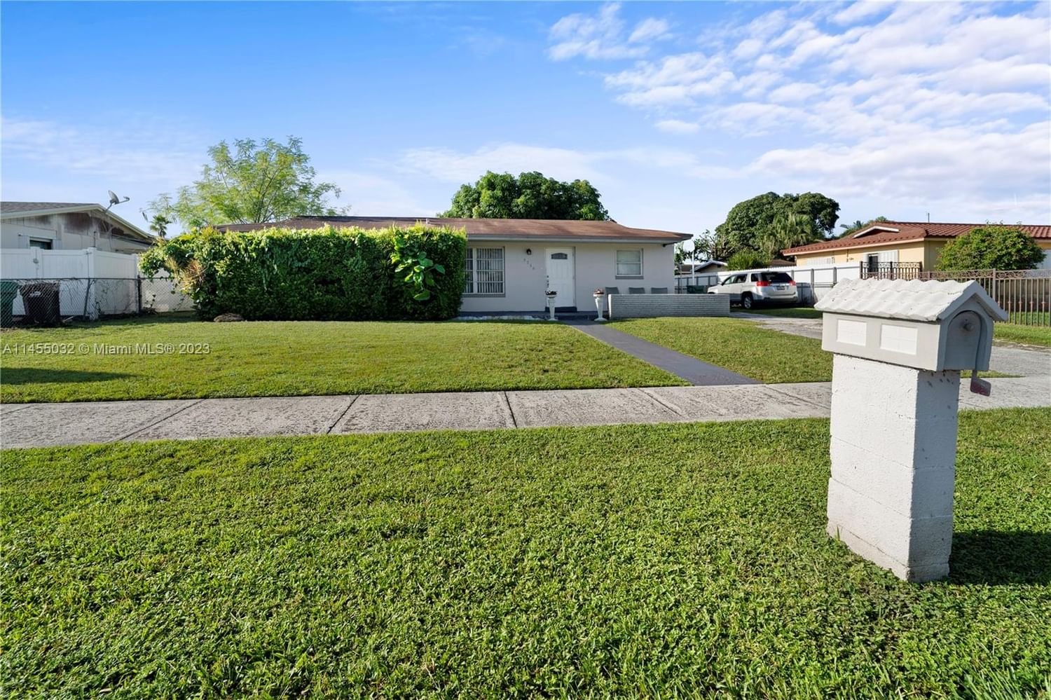 Real estate property located at 3756 205th St, Miami-Dade County, Miami Gardens, FL