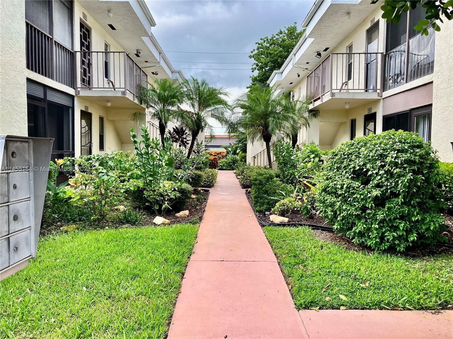 Real estate property located at 14893 Wedgefield Dr #204, Palm Beach County, INTERNATIONAL CLUB CONDO, Delray Beach, FL