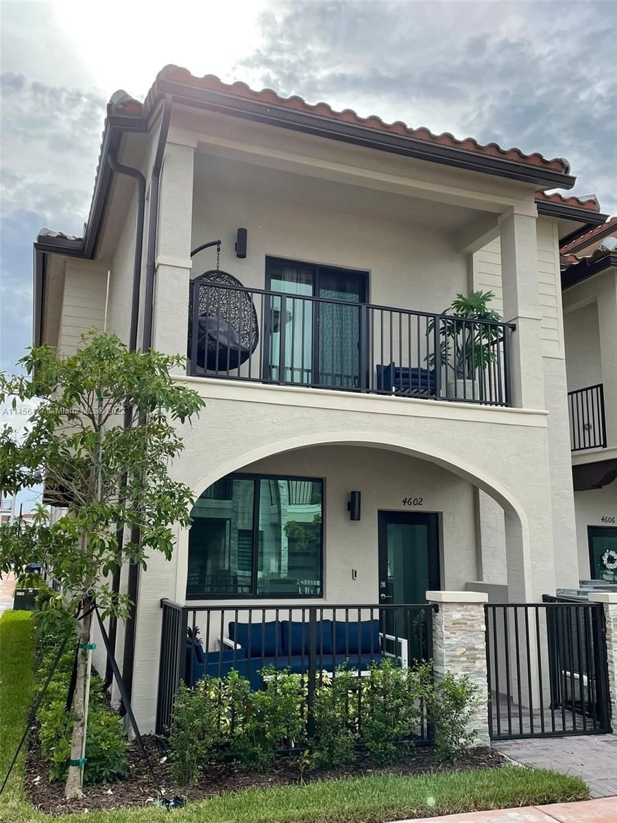 Real estate property located at 4602 83rd Path, Miami-Dade County, DOWNTOWN DORAL SOUTH PHAS, Doral, FL