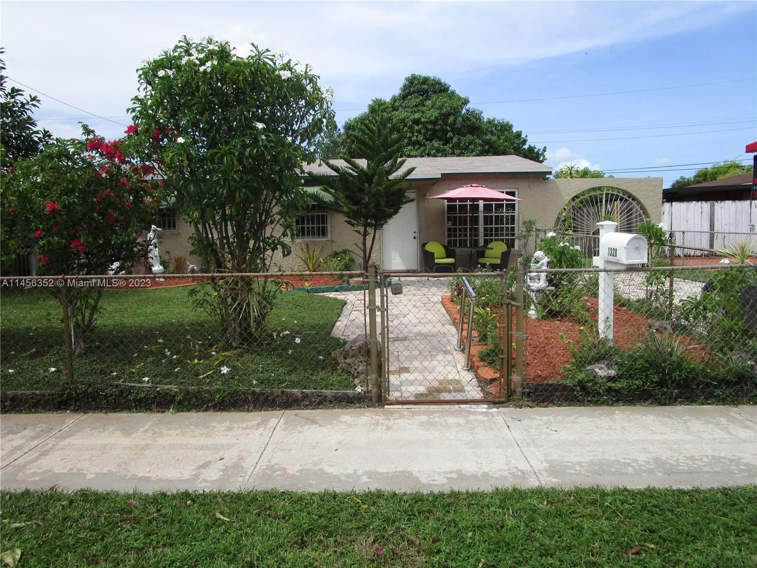 Real estate property located at 1320 70th Way, Broward County, BOULEVARD HEIGHTS SEC 4, Hollywood, FL
