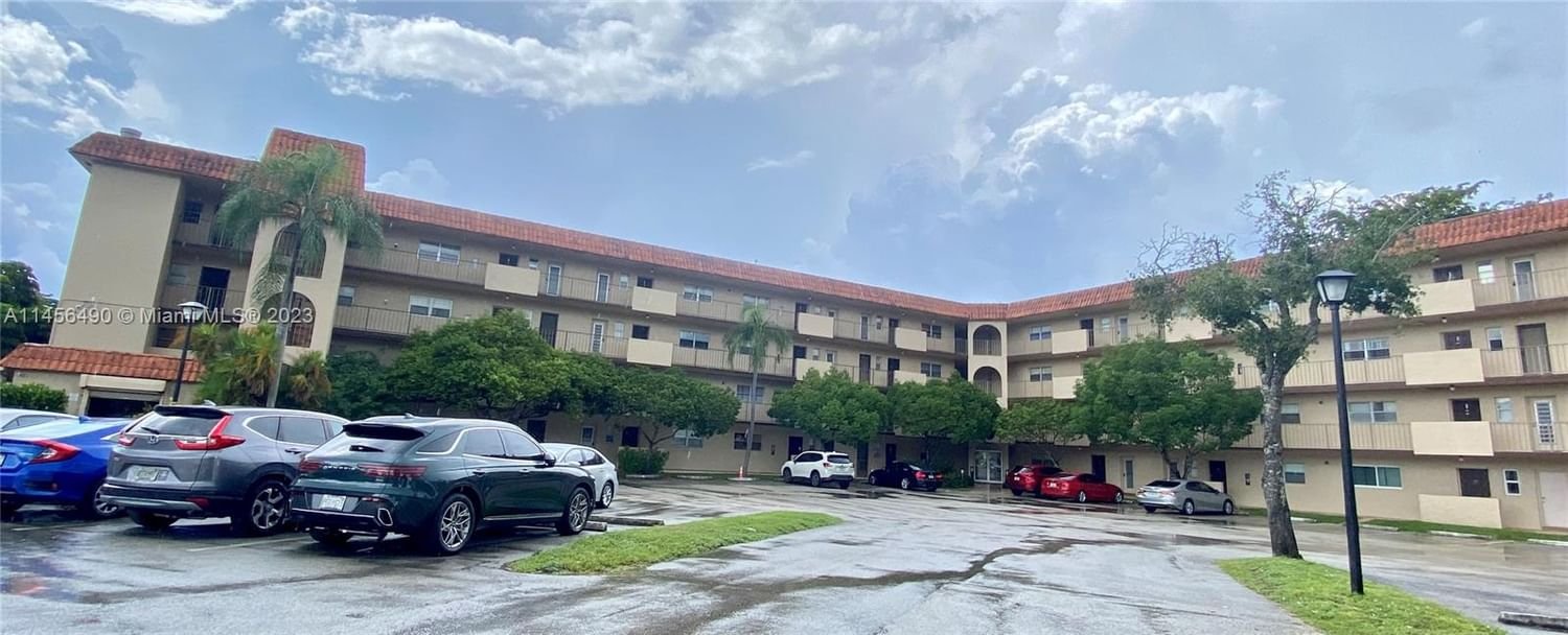 Real estate property located at 6201 Falls Circle Dr #202, Broward County, INVERRARY COUNTRY CLUB, Lauderhill, FL