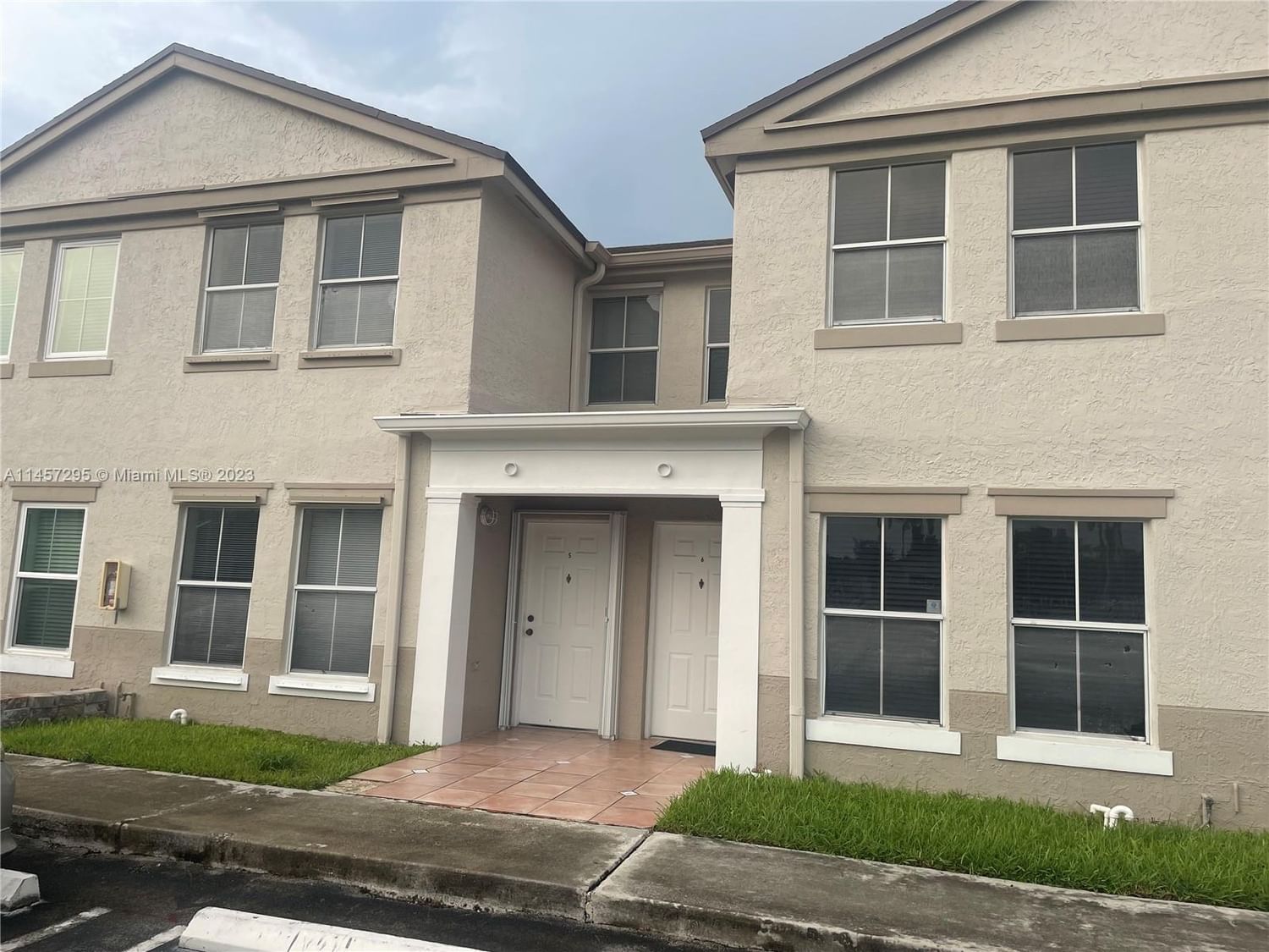 Real estate property located at 9187 Fontainebleau Blvd #405, Miami-Dade County, Miami, FL