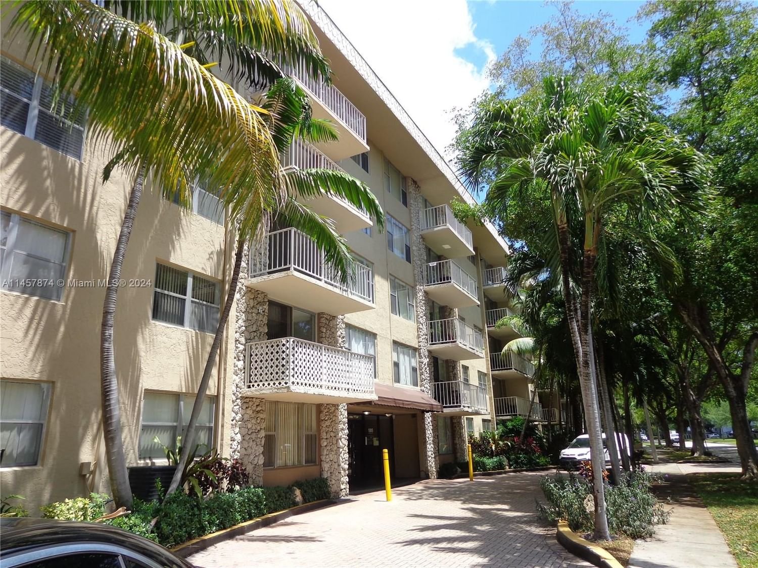 Real estate property located at 1805 Sans Souci Blvd #309, Miami-Dade County, BAYVIEW PALMS CONDO, North Miami, FL