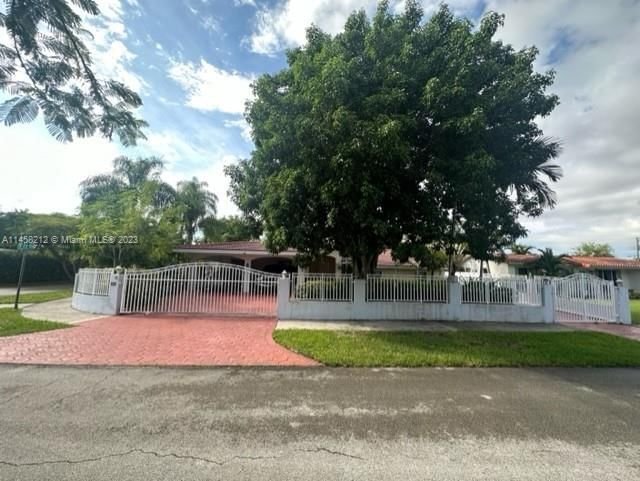 Real estate property located at 9760 77th Ter, Miami-Dade County, HEFTLER HOMES SUNSET PARK, Miami, FL