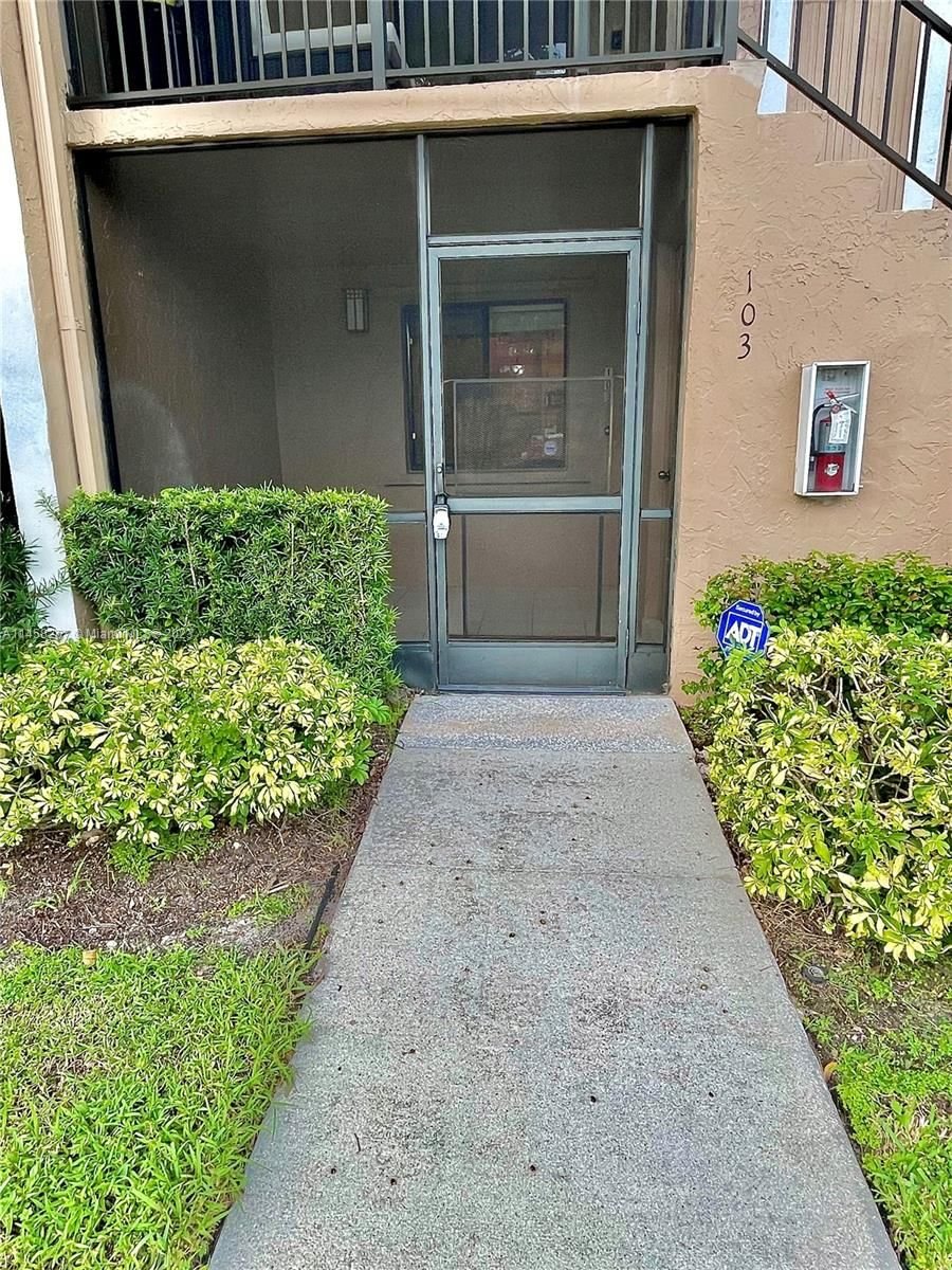 Real estate property located at 429 Lakeview Dr #103, Broward County, Weston, FL