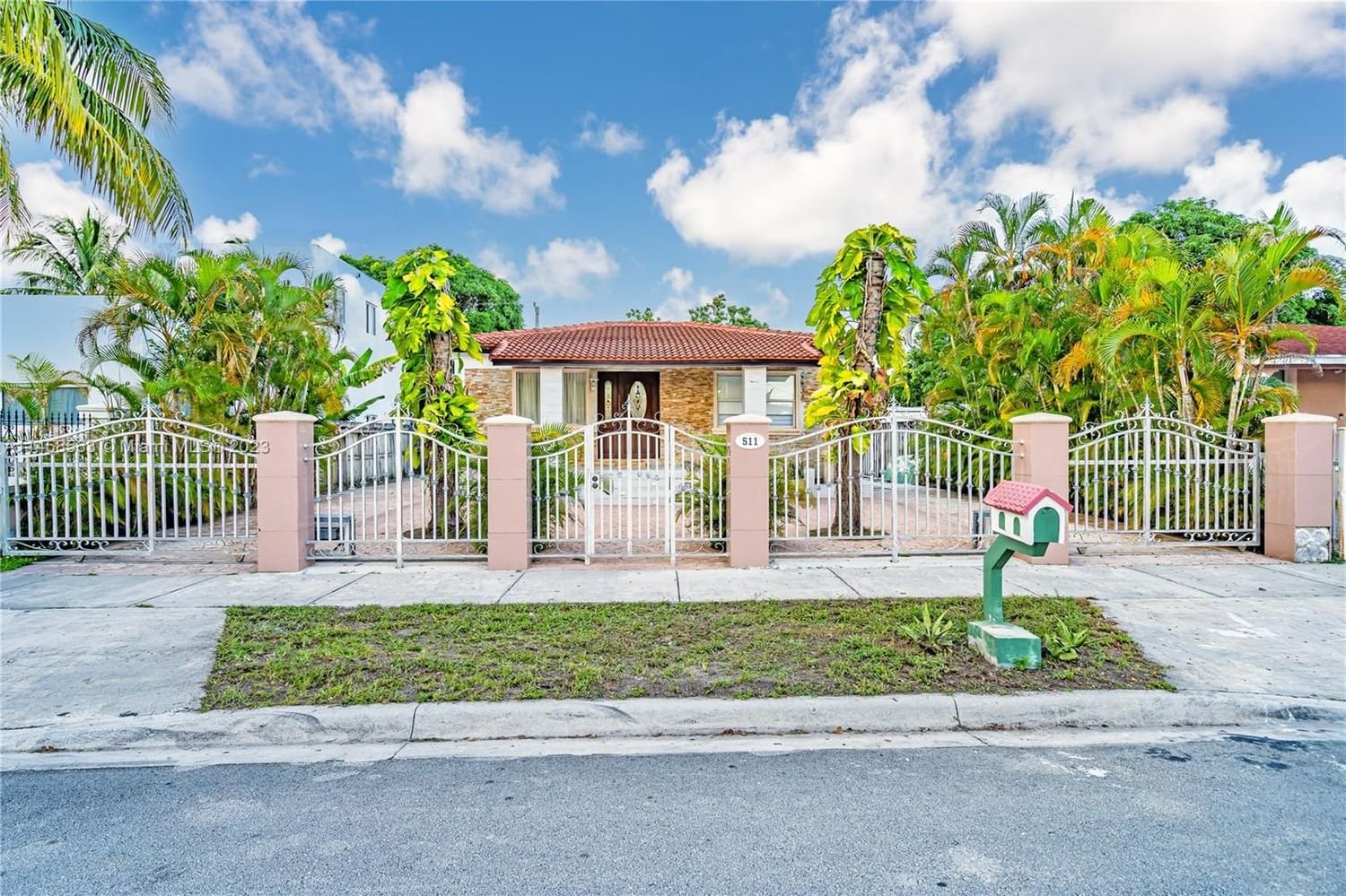Real estate property located at 511 60th St, Miami-Dade County, LOGAN CREST REV PL, Hialeah, FL