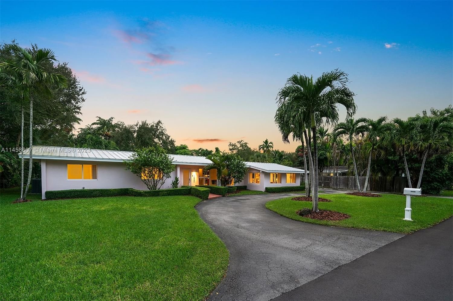 Real estate property located at 10600 73rd Ct, Miami-Dade County, SHANE ESTATES, Pinecrest, FL