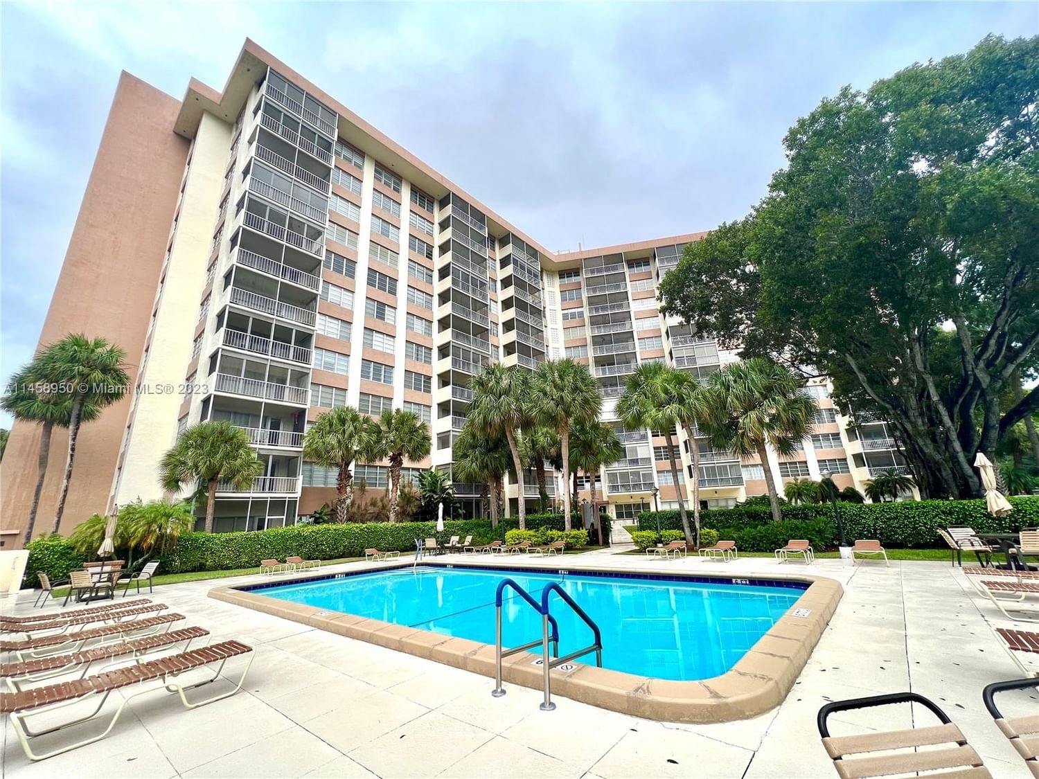 Real estate property located at 10777 Sample Rd #1009, Broward County, COUNTRY CLUB TOWER OF COR, Coral Springs, FL