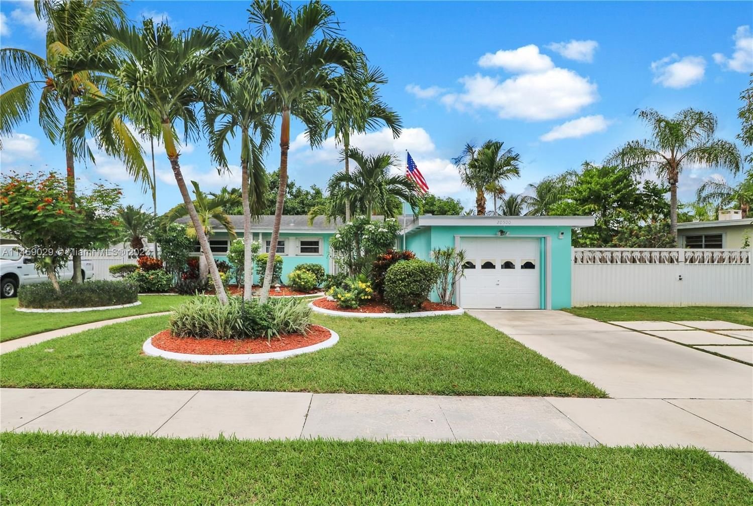Real estate property located at 20500 Leeward Ln, Miami-Dade County, Cutler Bay, FL