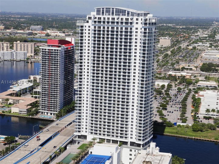 Real estate property located at 4010 Ocean Dr R2206, Broward, 4010 South Ocean Condo, Hollywood, FL
