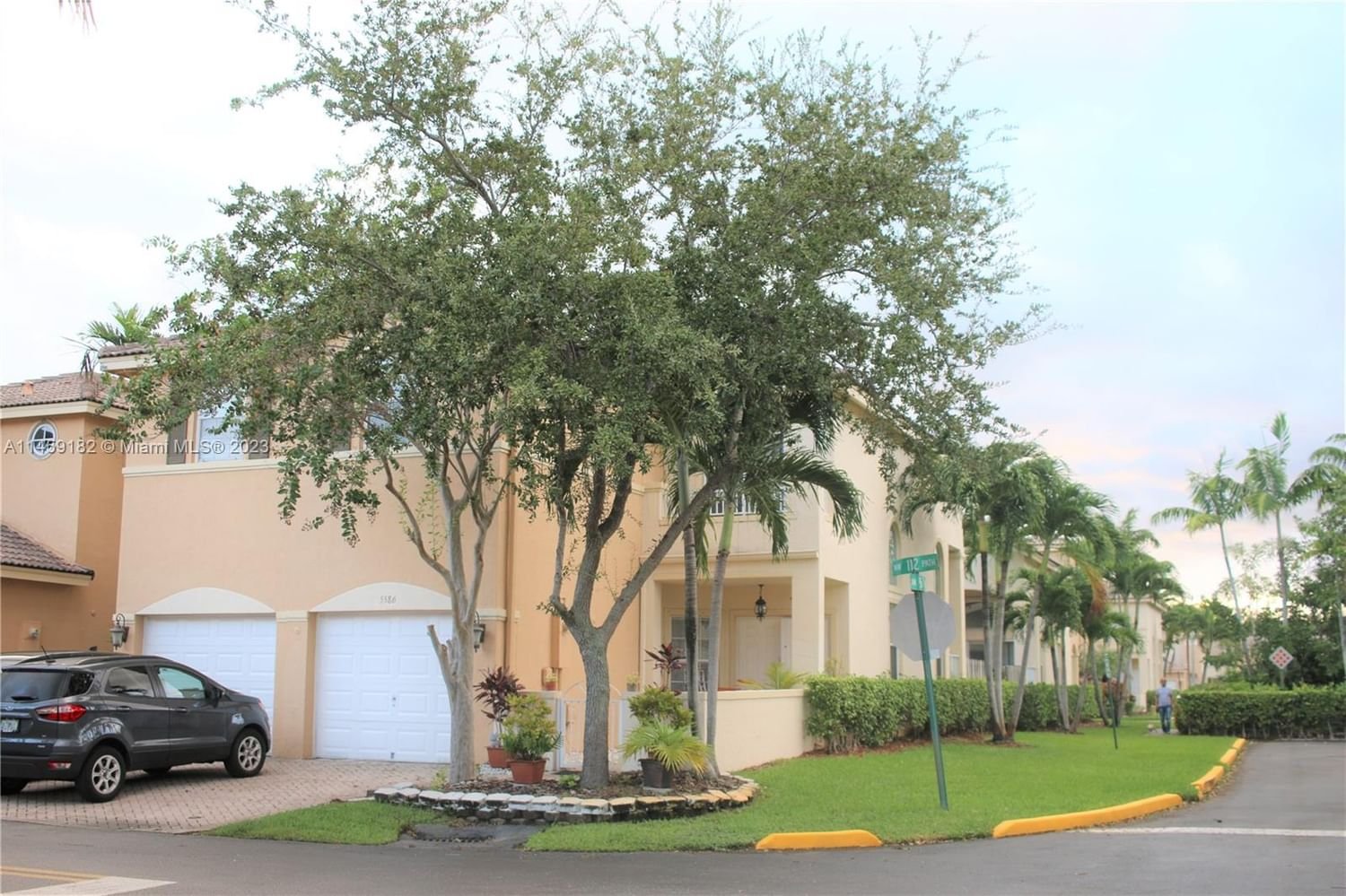Real estate property located at 5586 112th Path, Miami-Dade County, DORAL SOUTHEAST PATIO-HOM, Doral, FL