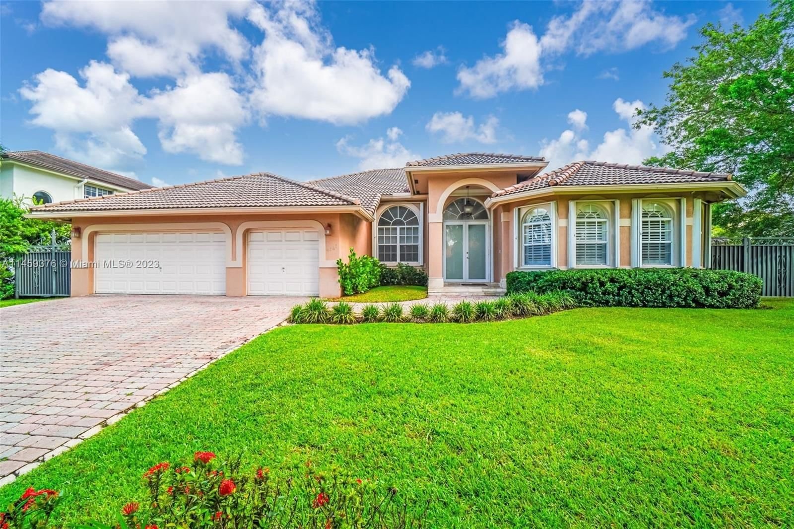 Real estate property located at 9761 28th Ter, Miami-Dade County, VANDERBILT PARK AMD PL, Doral, FL