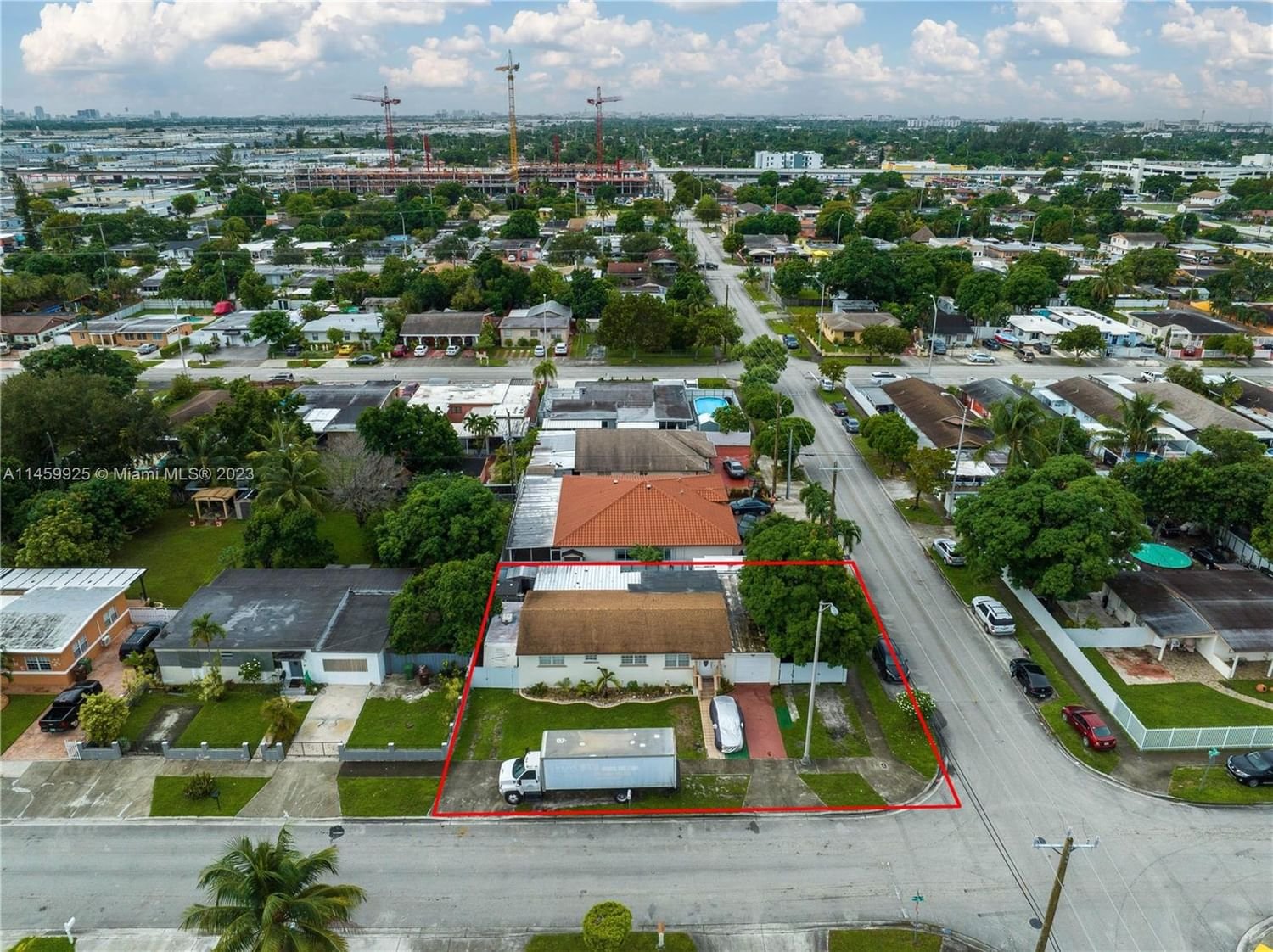 Real estate property located at 900 30th St, Miami-Dade County, RED HERRING ESTATES, Hialeah, FL