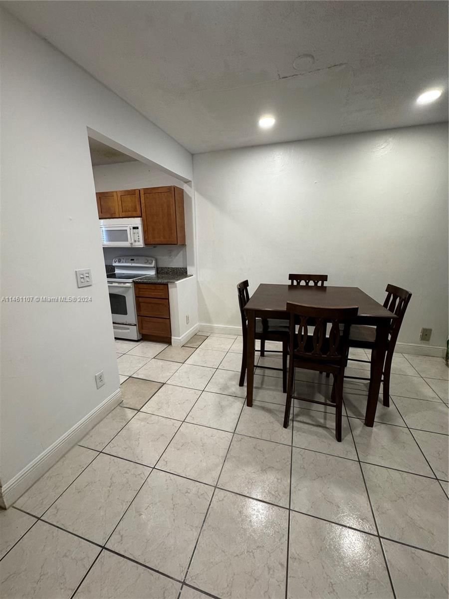 Real estate property located at 2452 Taylor St #204, Broward County, GEORGETOWN 3 CONDO, Hollywood, FL