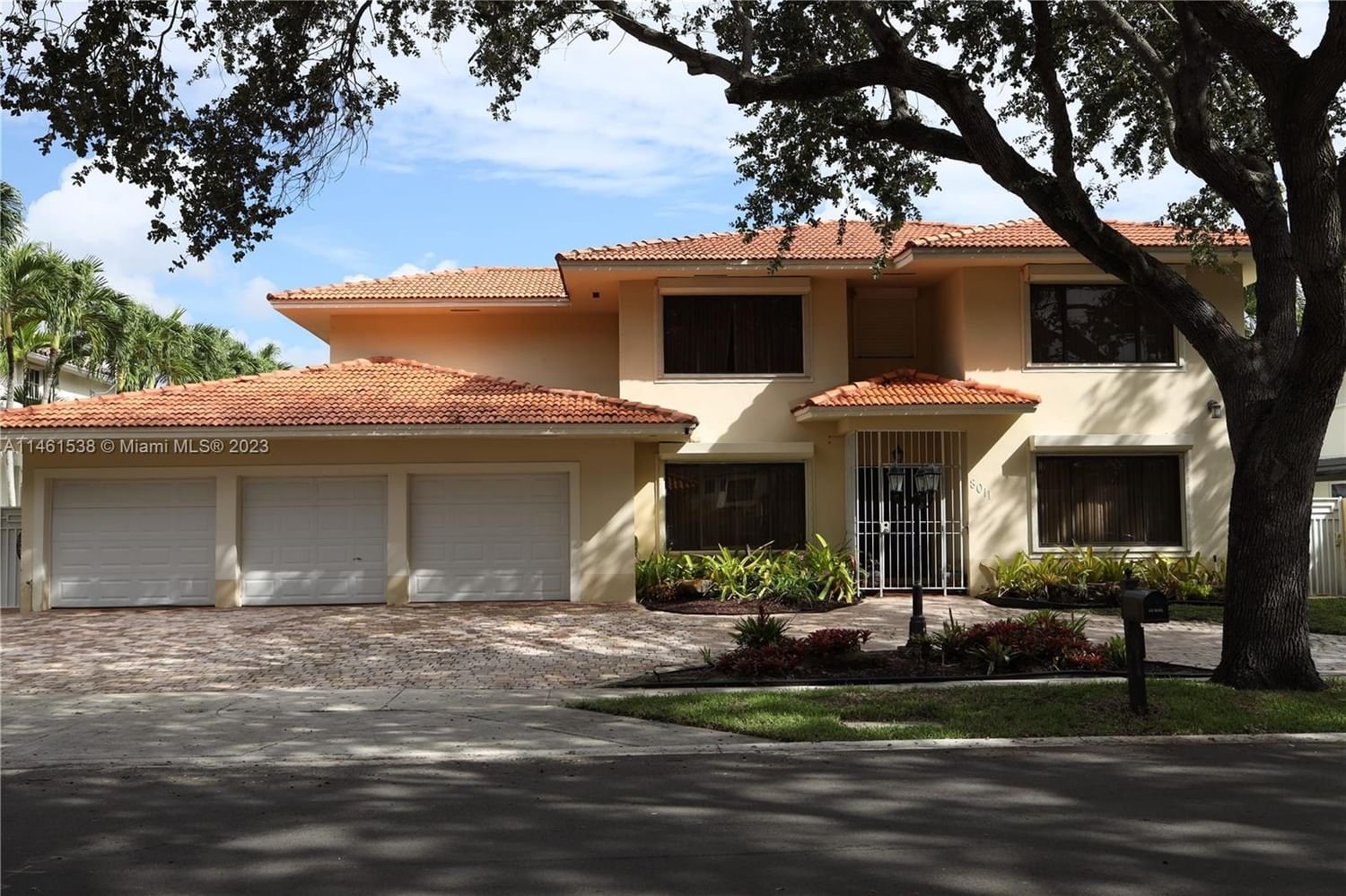 Real estate property located at 8011 166th St, Miami-Dade County, Miami Lakes, FL
