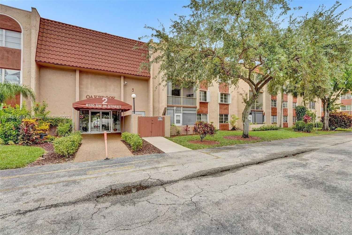Real estate property located at 8120 24th St #304, Broward County, OAKBROOK II CONDO, North Lauderdale, FL