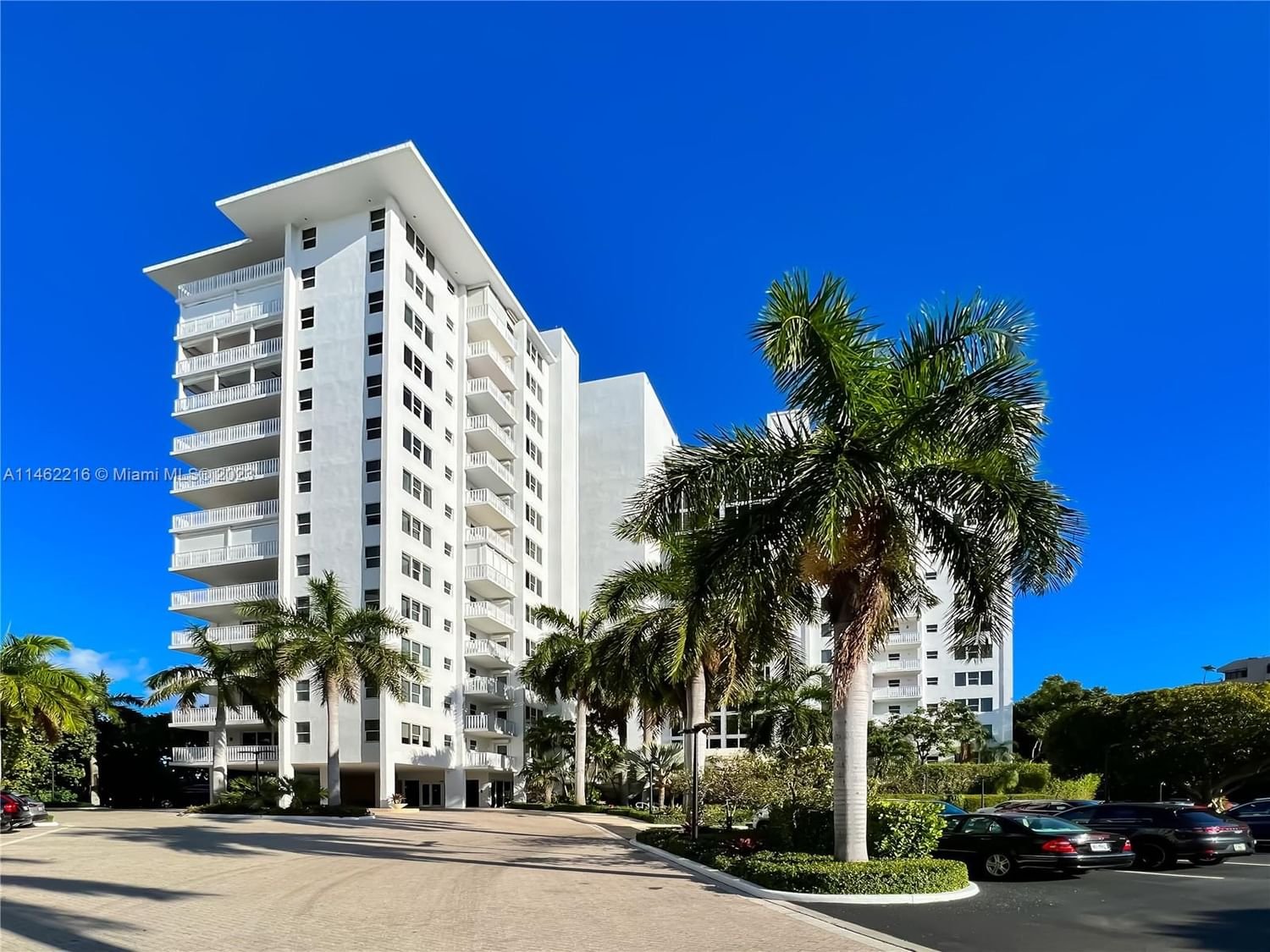 Real estate property located at 200 Ocean Lane Dr #308, Miami-Dade County, ISLAND HOUSE APT INC - CO, Key Biscayne, FL
