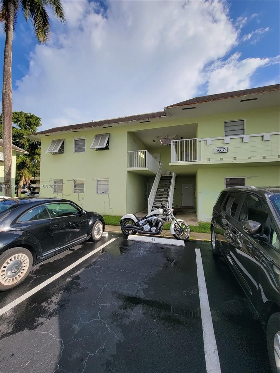 Real estate property located at 7610 82nd St J207, Miami-Dade County, VILLAGE AT DADELAND CONDO, Miami, FL