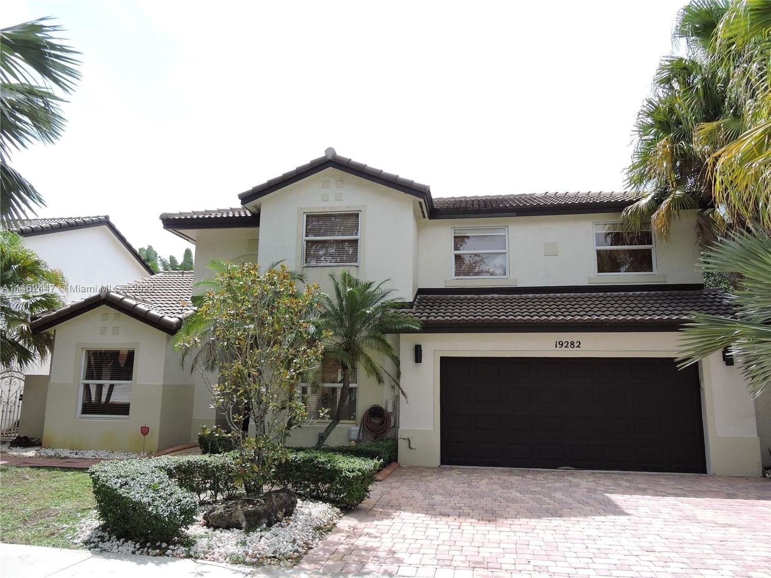 Real estate property located at 19282 89th Ave, Miami-Dade County, LAKES ON THE GREEN REPLAT, Hialeah, FL