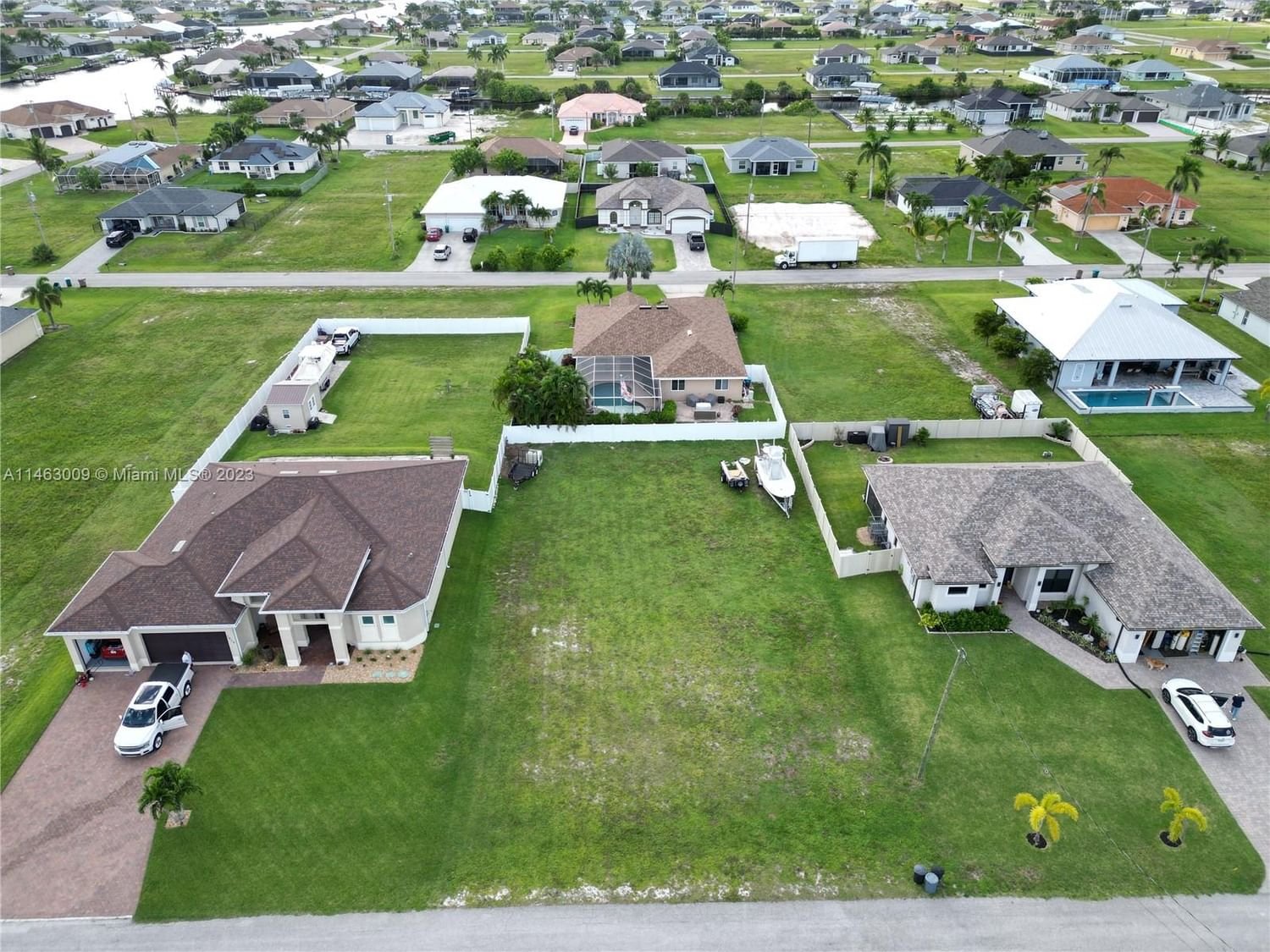 Real estate property located at 1016 33 Ave, Lee County, Cape Coral Unit 60, Cape Coral, FL