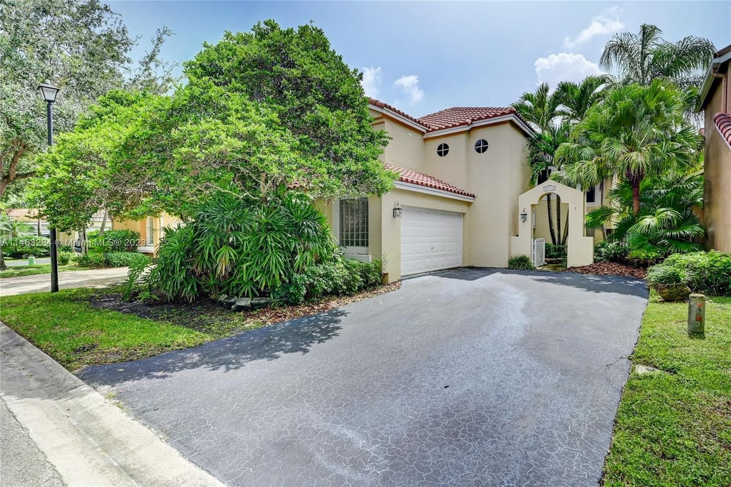 Real estate property located at 10132 4th St, Broward County, Plantation, FL