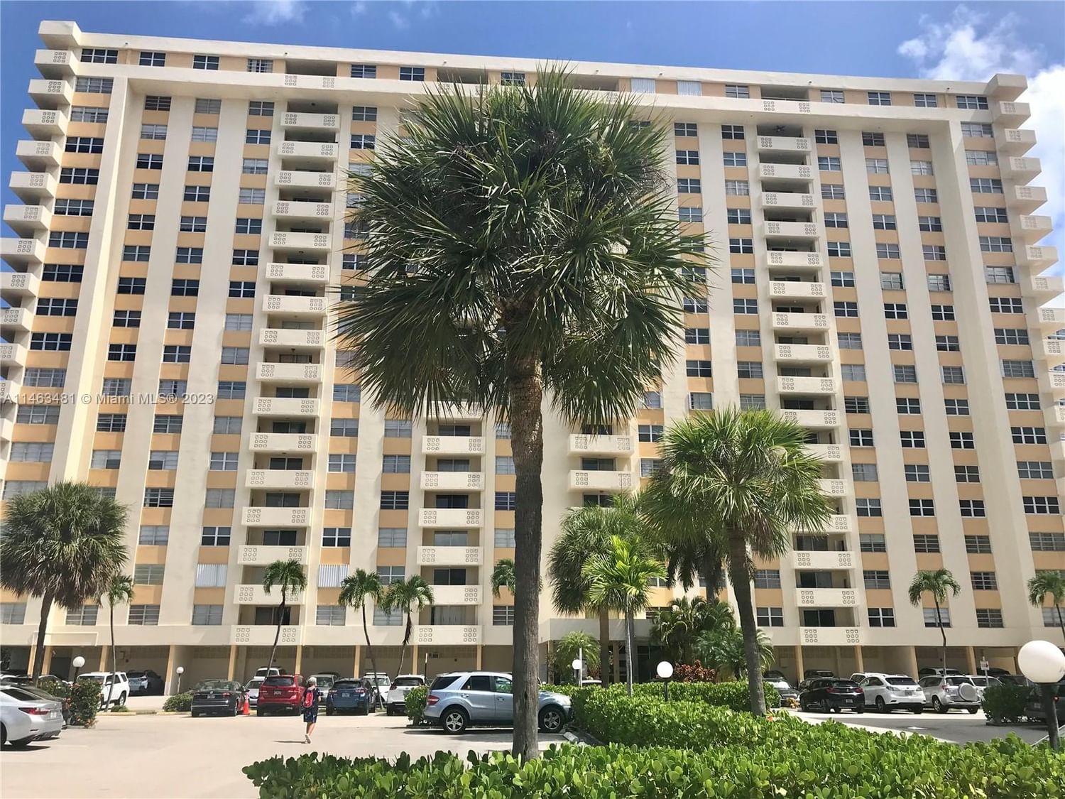 Real estate property located at 1833 Ocean Dr #304, Broward County, PLAZA TOWERS NORTH CONDO, Hallandale Beach, FL