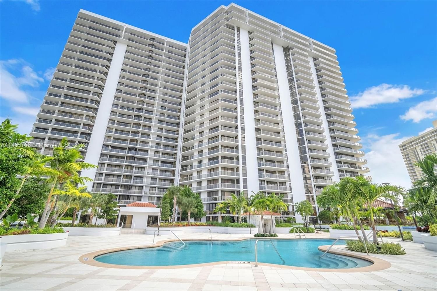 Real estate property located at 20281 Country Club Dr #910, Miami-Dade County, HAMPTONS WEST CONDO, Aventura, FL