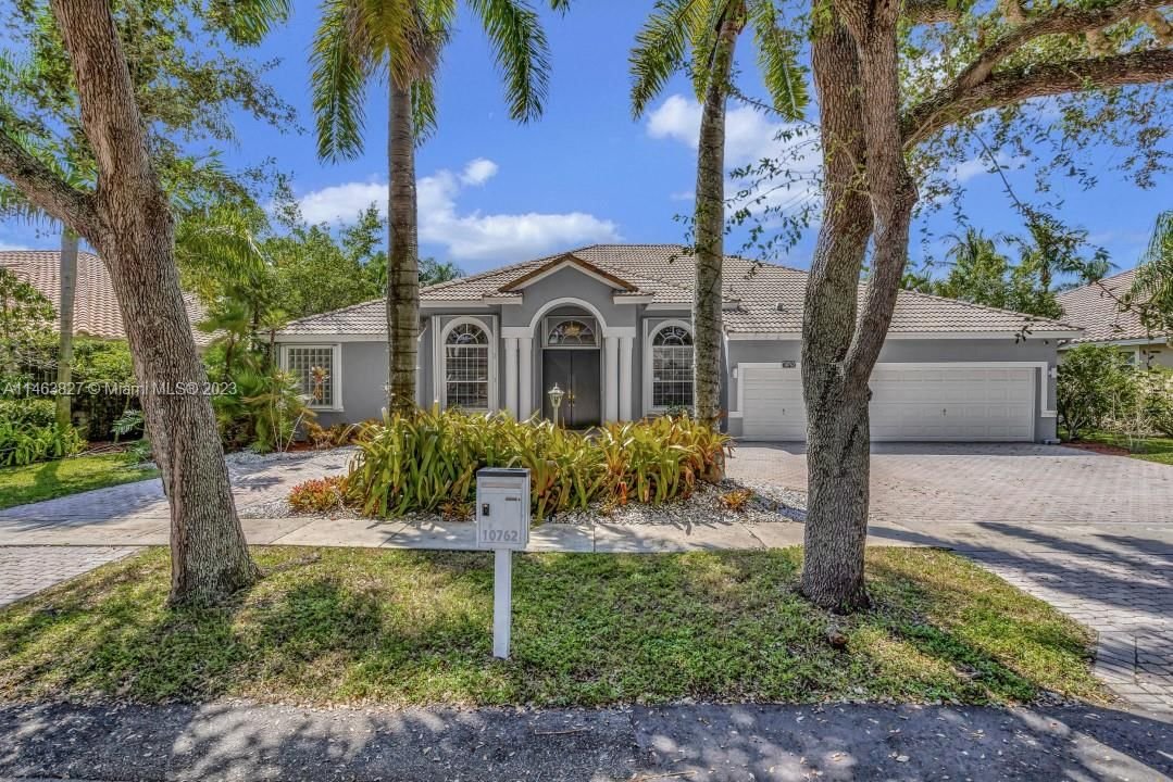 Real estate property located at 10762 Denver Dr, Broward County, EMBASSY LAKES PHASE II, Cooper City, FL