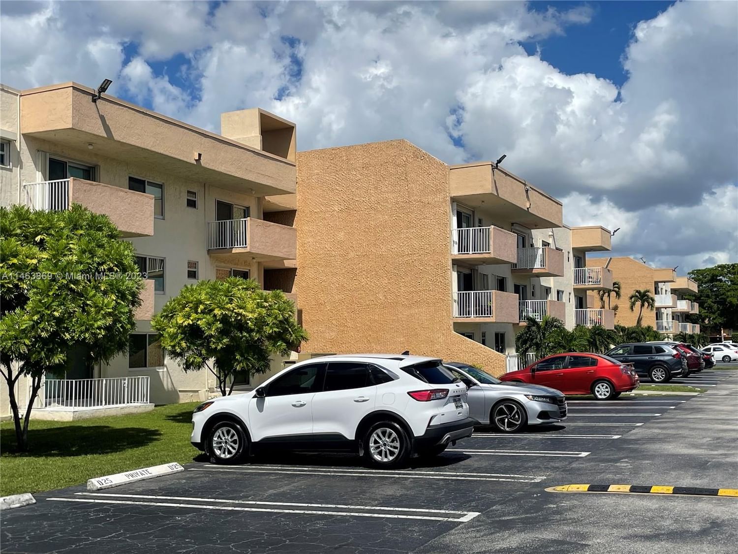 Real estate property located at 10300 Coral Way D32, Miami-Dade County, CORAL WAY VILLAGE CONDO, Miami, FL