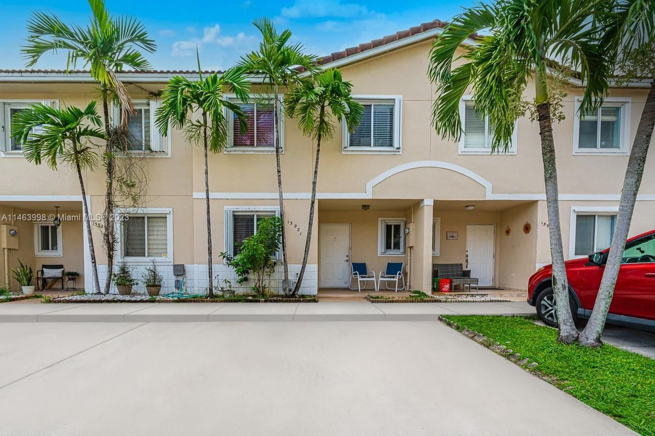 Real estate property located at 13921 175th Ter, Miami-Dade County, WEITZER SERENA LAKES TOWN, Miami, FL