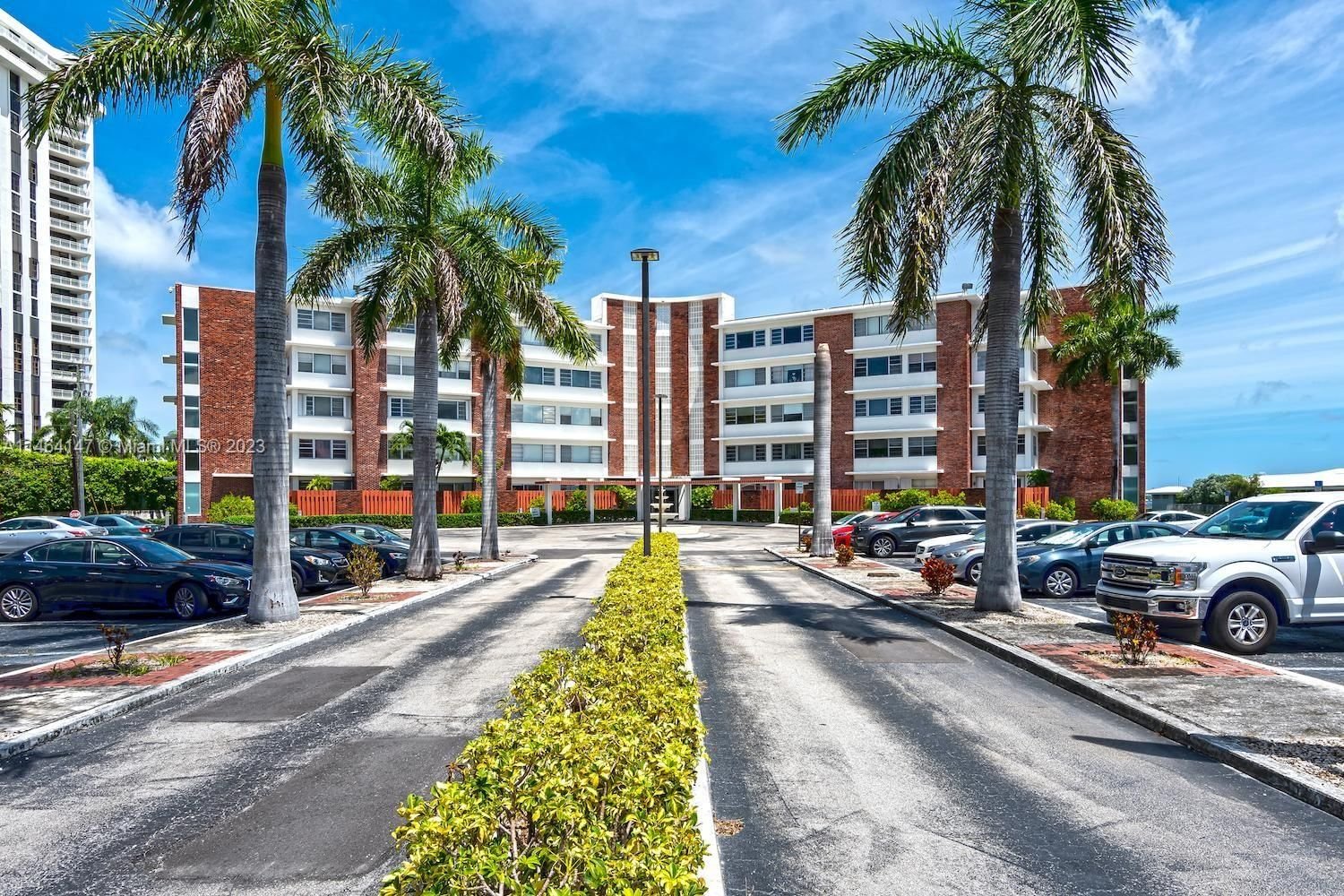 Real estate property located at 1700 105th St #514, Miami-Dade County, THE SHORES CONDO, Miami Shores, FL