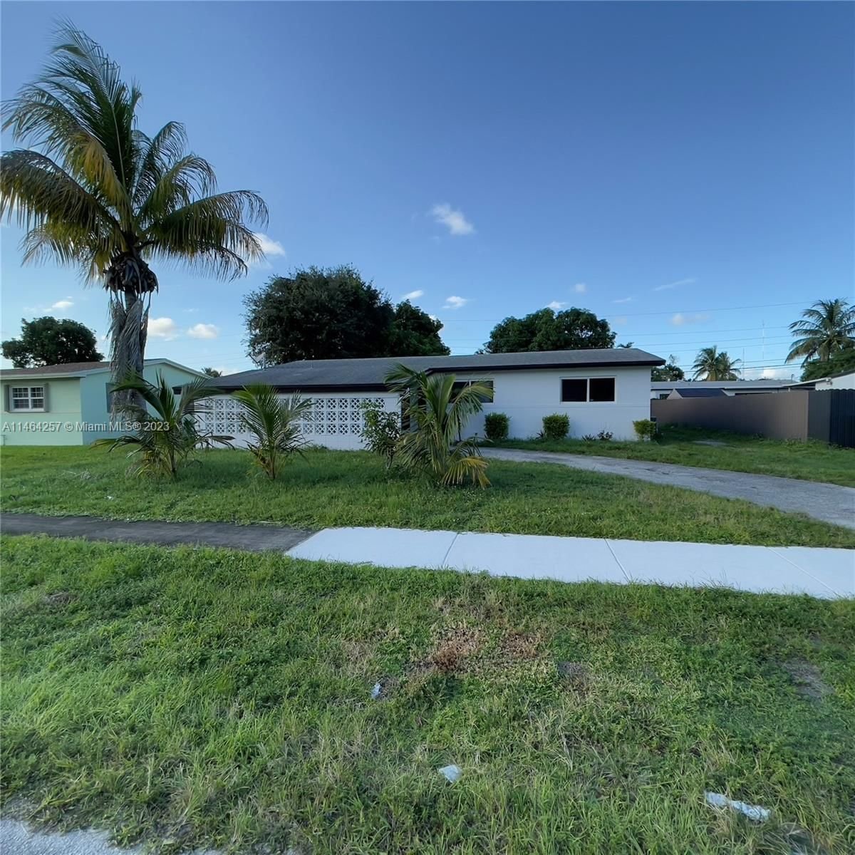 Real estate property located at 1011 181st St, Miami-Dade County, SCOTT LAKE MANOR SEC 2, Miami Gardens, FL