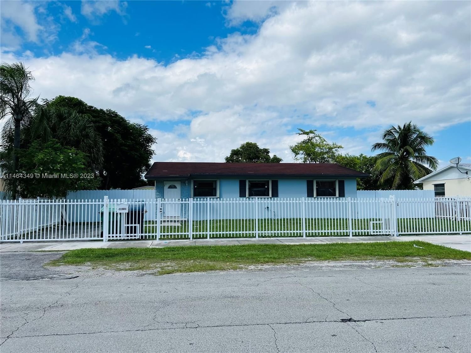 Real estate property located at 11301 203rd Ter, Miami-Dade County, SOUTH MIAMI HEIGHTS 2ND A, Miami, FL