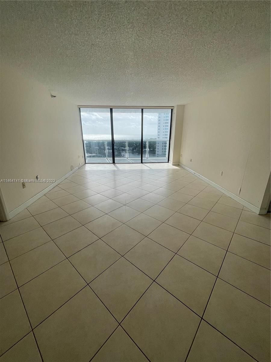 Real estate property located at 20505 Country Club Dr #2035, Miami-Dade County, Aventura, FL