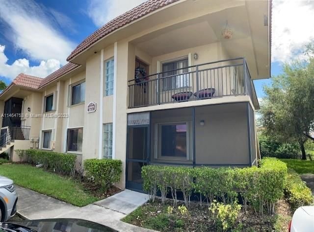 Real estate property located at 318 Lakeview Dr #104, Broward County, Weston, FL