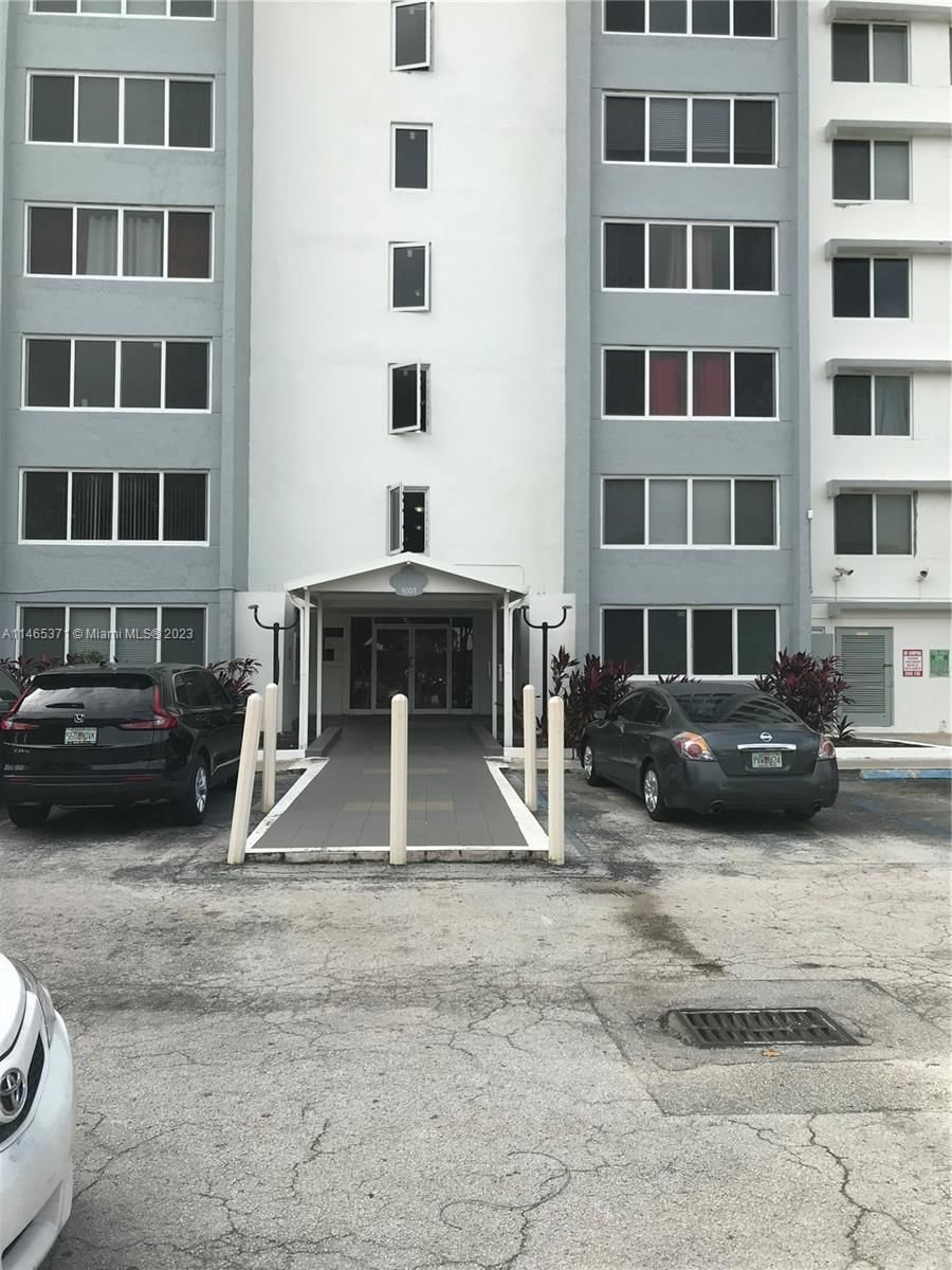 Real estate property located at 9001 77th Ave C305, Miami-Dade County, Miami, FL