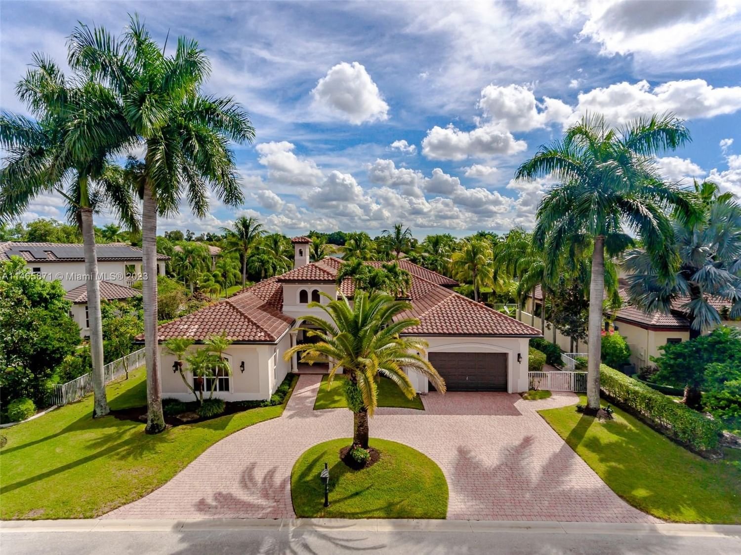 Real estate property located at 575 Enclave Cir W, Broward County, HOLLYWOOD LAKES COUNTRY C, Pembroke Pines, FL