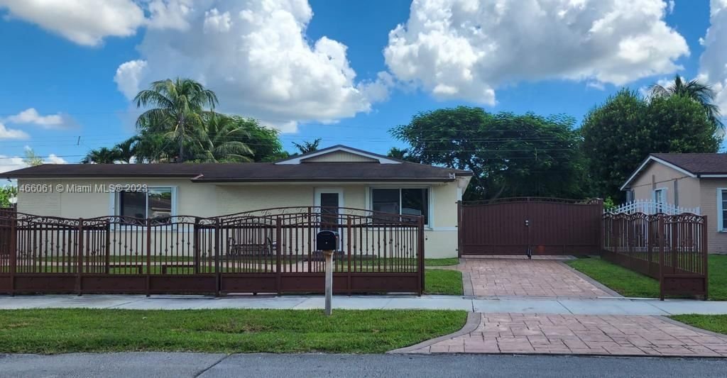 Real estate property located at 5715 108th Pl, Miami-Dade County, Miami, FL