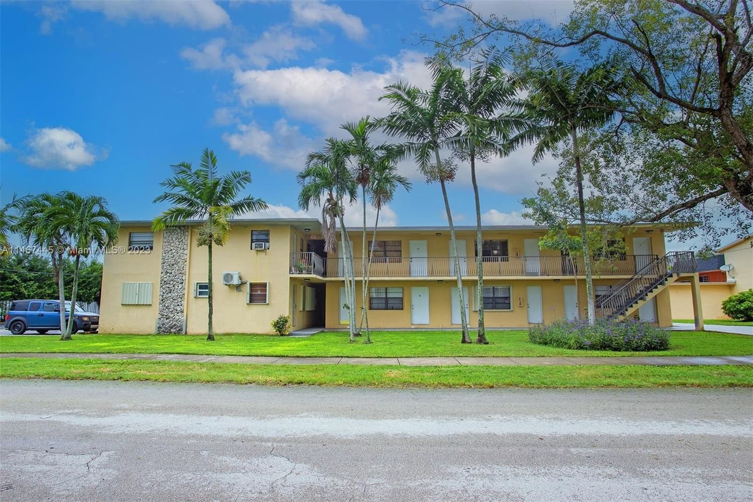 Real estate property located at 4590 Ludlam Rd #18, Miami-Dade County, Miami, FL