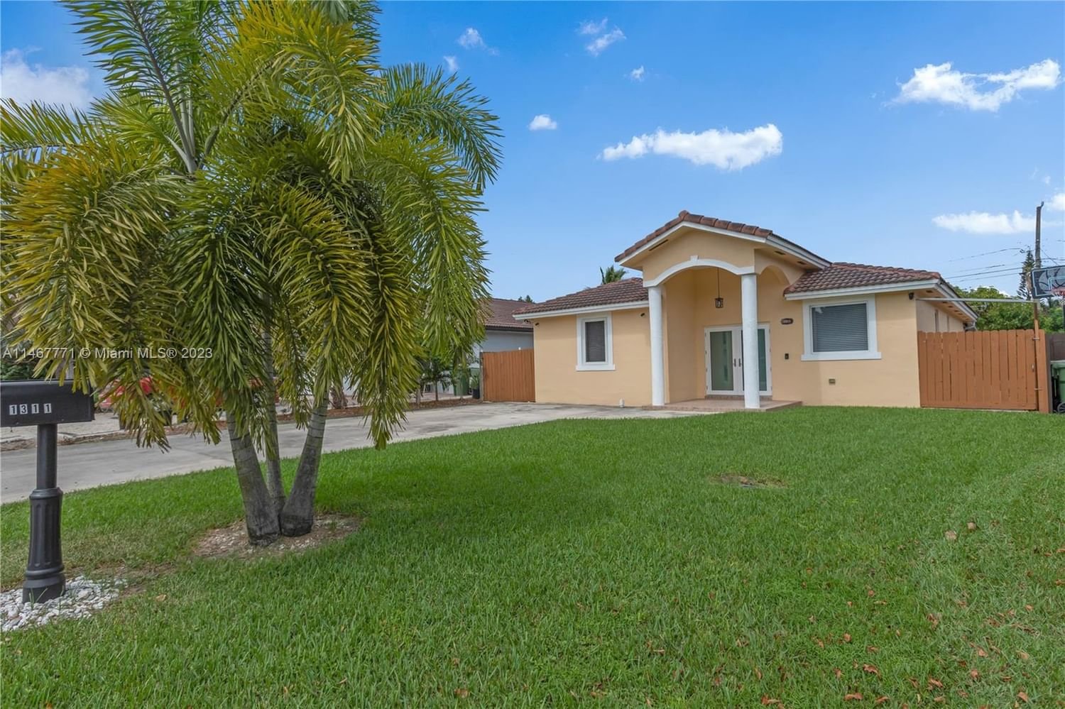 Real estate property located at 1311 9th Ct, Miami-Dade County, MCCLURE MANORS, Homestead, FL